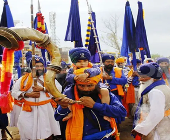 Hola Mohalla Festival Tour